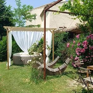  Hébergement de vacances Jolie Maisonnette