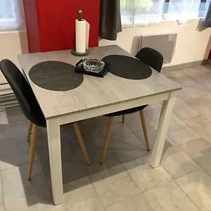 Spacieux, Chaleureux 39 M² , Lagnieu France